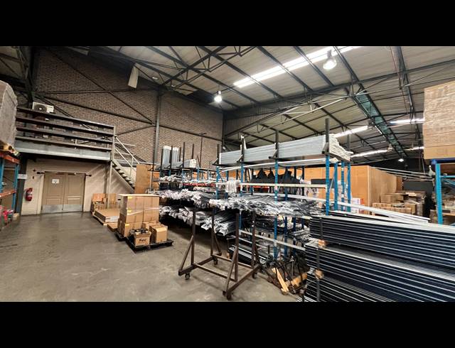 1,535M² WAREHOUSE TO LET IN SPARTAN